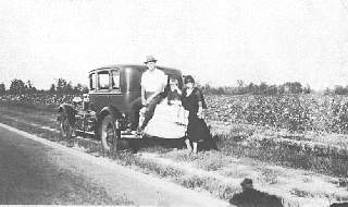 edsel wyant-vera and mae dagion taken near cottenfield in sc-11-1930 on the way to florida.jpg